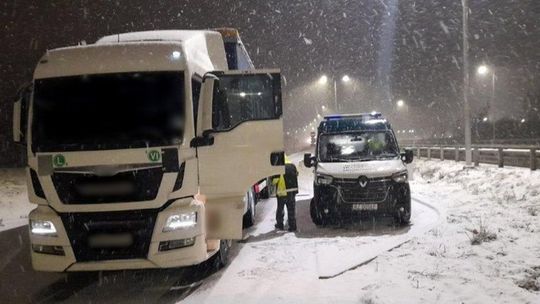 2300 km jechał bez snu i miał 40 ton na kołach. Tir z Turcji zatrzymany w Polsce