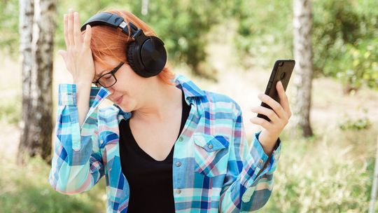 AI "rozebrało” nauczycielkę. Zmanipulowany wizerunek w sieci