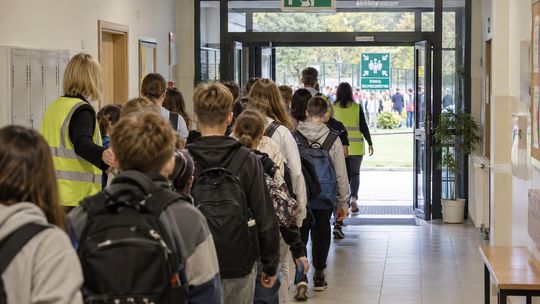 Alarm w środku lekcji. Gdzie mają schować się uczniowie? Nie wierzymy w szkoły