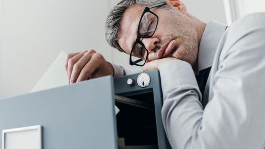 Alkohol wyłącza z pracy. Rośnie liczba L4 z kodem C