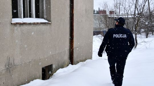 Atak zimy. Policjanci apelują, żeby nie być obojętnym