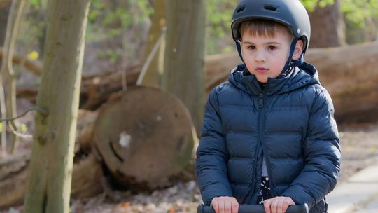 Bezpieczna droga do szkoły. Sprawdź zasady dla pieszych, rowerzystów i użytkowników hulajnóg