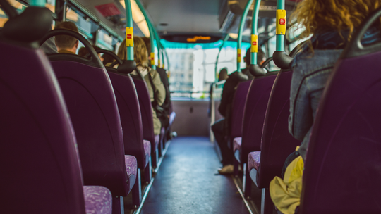 Wakacje pod lupą policji: Kontrole autobusów, trzeźwości i prędkości