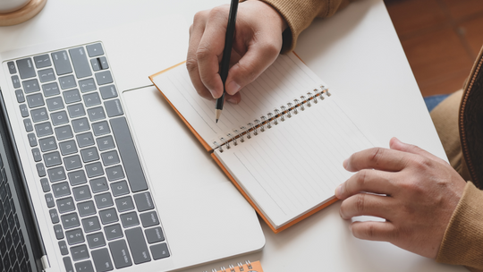 Bezpłatne szkolenia i dyżur telefoniczny. Sprawdź ofertę ZUS-u 