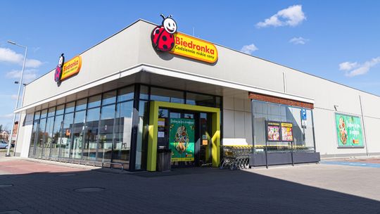 Biedronka tyłem do butelkomatów? Chwilowo musi radzić sobie inaczej