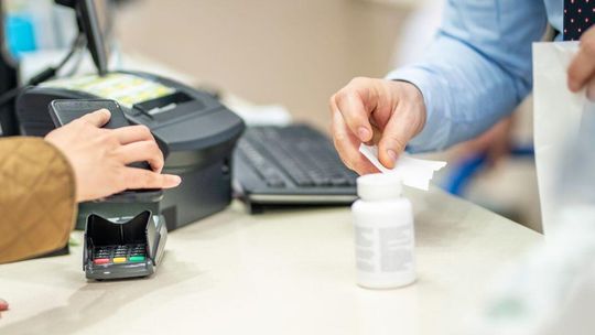 Biorą się za leki na stacjach paliw. Tak łatwo już nie kupisz?