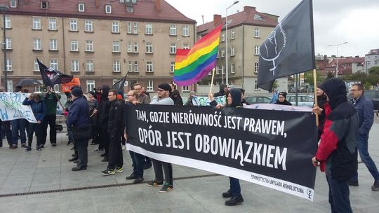 Bójka narodowców i antyfaszystów przed dworcem. Sprawę rozstrzygnie sąd