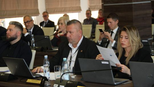 Budżet pod choinkę i nowe zasady sprzedaży alkoholu. O czym zdecydują radni na dzisiejszej sesji?