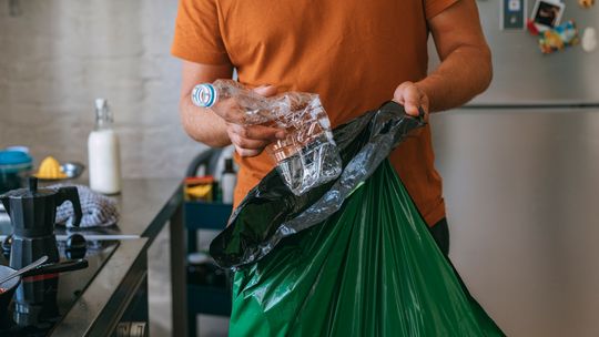 Butelka z kaucją. Już wiadomo, kiedy nowe przepisy wejdą w życie