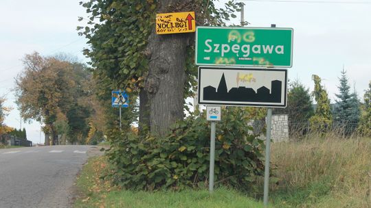 "Chcemy normalnie dojeżdżać do swoich domów" - mieszkańcy Szpęgawy i Dąbrówki skarżą się na stan dróg