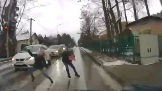 Chłopiec wszedł pod samochód. Kara dla matki [WIDEO]