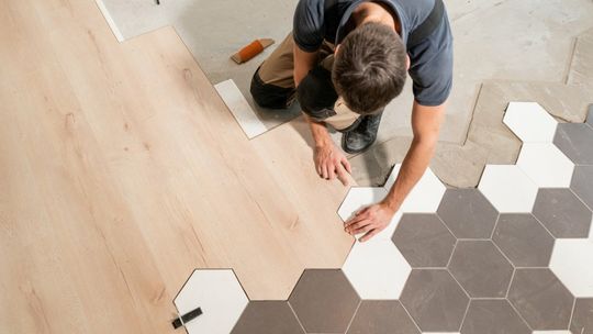 Co wybrać na podłogę? Panele, terakota czy parkiet?