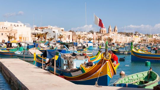 Coraz popularniejsza na wakacje i zwiedzanie – Malta – co oferuje?