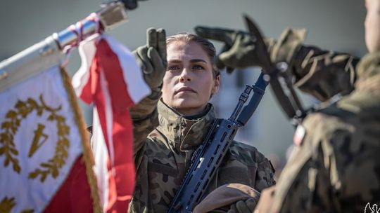 Coraz więcej Polek wybiera służbę w wojsku. Przyciąga je z WOT