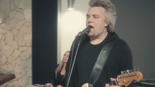 Cugowski i muzycy z Bajmu wzięli się za klasyk Deep Purple. Dla Ukrainy