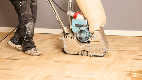 Cyklinowanie podłóg – co to jest, jak przebiega i dlaczego warto zlecić je profesjonalistom z Trójmiasta?