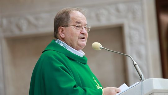 Czarne chmury nad ojcem Rydzykiem, a jego fundacja i tak wciąż zarabia miliony