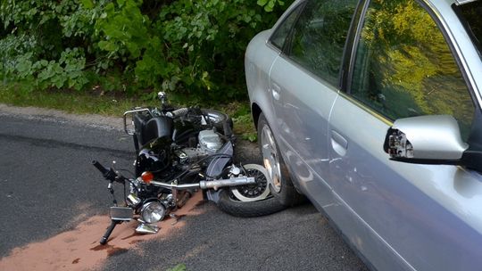 Czarnocin: Nietrzeźwy kierowca spowodował wypadek z motocyklistą