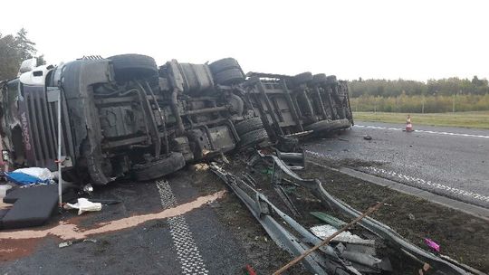 Czarny piątek na A1. Wypadek śmiertelny i pożar auta [AKTUALIZACJA]