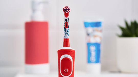 Czy szczoteczka elektryczna dla dziecka to dobry pomysł? Jak zachęcić pociechę do higieny jamy ustnej?