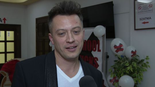 Czy szkoła musi być do d...? Nietypowa promocja książki "School sucks"