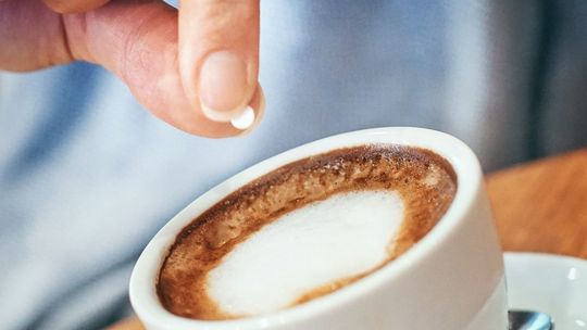 Czy sztuczne słodziki mogą potęgować głód?