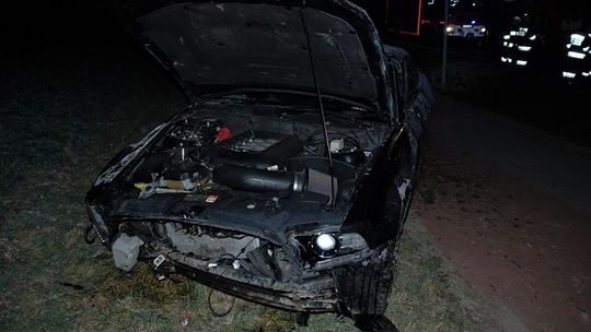 Dachowanie samochodu na DK 91. Dwie osoby trafiły do szpitala