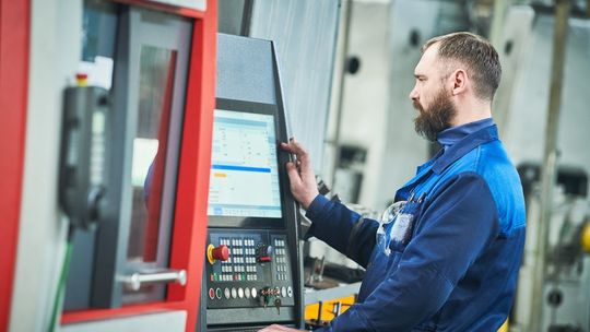 Dlaczego firmy decydują się na leasing maszyn?