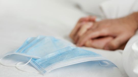 Dlaczego nie mamy przyrostu naturalnego? Seks Polaków po roku pandemii [WYWIAD]