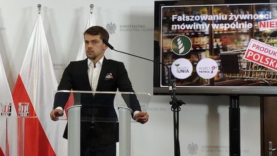 Do sądu za robaki w kapuście? Biedronka pozywa szefa Agrounii