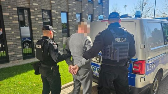 Dramat w środku nocy. Ojciec i syn przykuli 72-latkę do kaloryfera