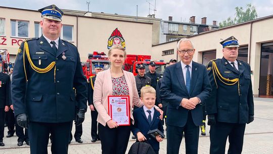 Dzień Strażaka w Tczewie: Odznaczenia dla strażaków i nagroda dla 5-letniego Józia