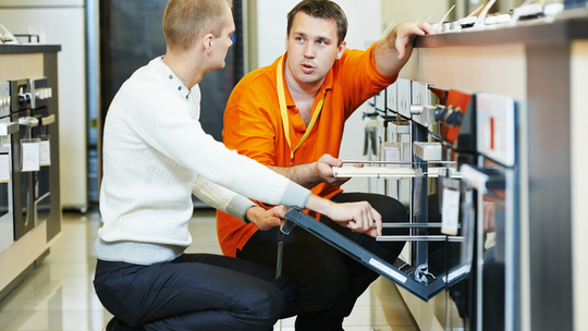 Dziś też oszczędzamy, ale inaczej. A na co wydajemy najmniej?