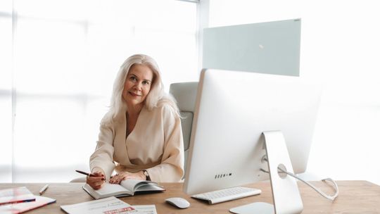 Efektywność nauki języka angielskiego online z Languagebusiness – jak osiągnąć sukces?