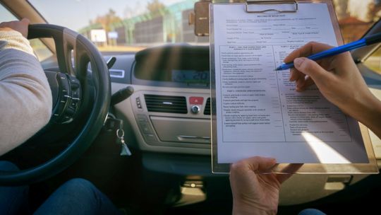 Egzaminatorzy walczą o podwyżki. Protest w WORD-ach trwa