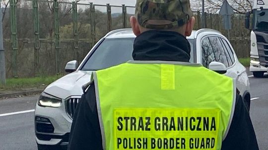 Fałszywe studia, prawdziwy biznes. Służby rozbiły grupę legalizującą pobyt cudzoziemców