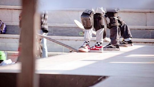 FCS Polska podpowiada - Jaką funkcję pełnią ochraniacze na deskorolkę?