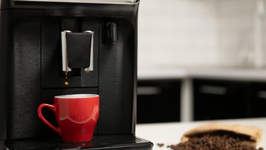 Gdzie ustawić ekspres do kawy na kuchennym blacie?