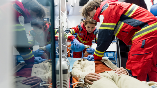 Gigantyczna pensja nie przyciąga lekarzy. Kryzys dławi SOR-y