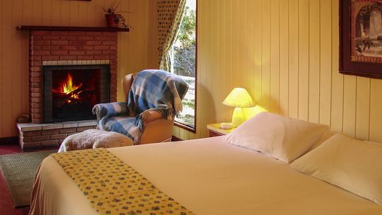 Gra o ogrzewanie: biokominki czy kominki elektryczne?