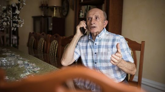 "Halo, mamy dla pana cudowny lek". Nowe oszustwo na Centrum Zdrowia Matki Polki 