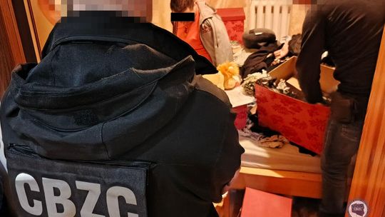 Handel lekami. Reklamowali je jako sposób na niechcianą ciążę [ZDJĘCIA]