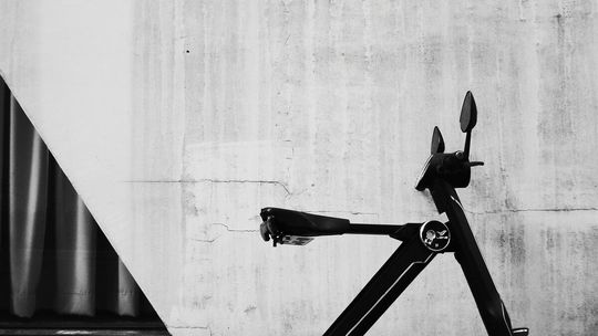 Hulajnoga elektryczna z siedziskiem - jazda jeszcze nigdy nie była tak komfortowa