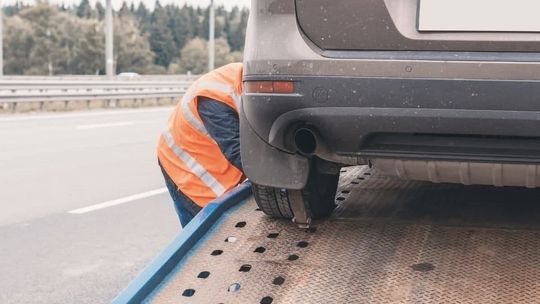 Ile kosztuje odholowanie auta? Pojawiły się też stawki za hulajnogi