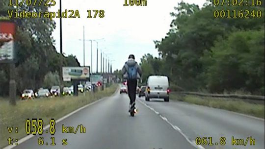 Ile może pędzić e-hulajnoga? Ten film pokazuje, że bardzo szybko [WIDEO]