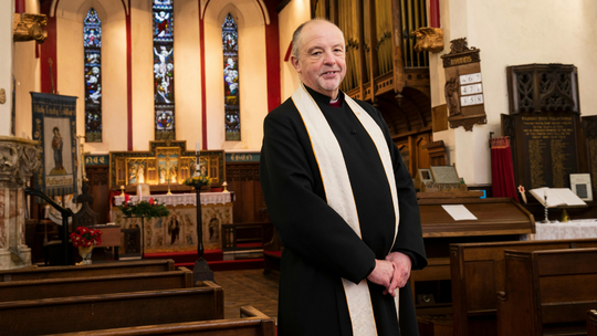 Ile powinno być w kopercie dla księdza? Wierni podali, ile do niej włożą