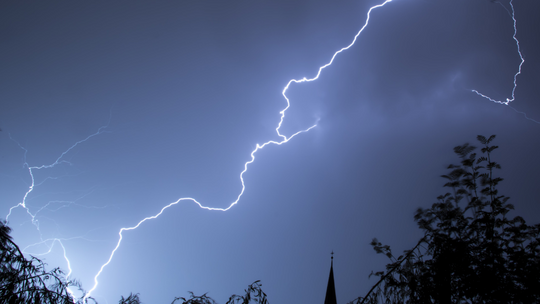 IMGW ostrzega: Możliwe burze z gradem na terenie województwa pomorskiego