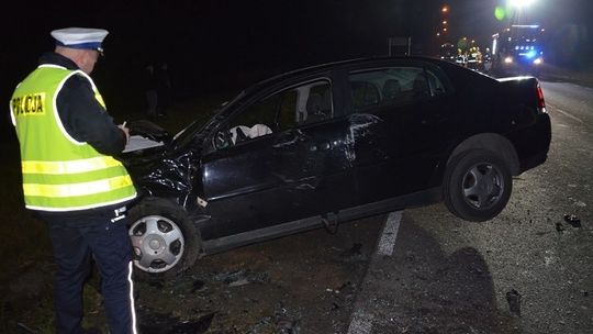 Jabłowo: Czołowe zderzenie dwóch aut. Kierowcy trafili do szpitala