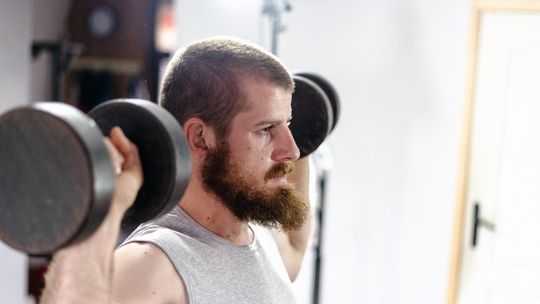 Jak dbać o skórę twarzy po intensywnym treningu? Porady dla aktywnych mężczyzn