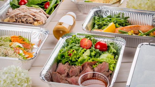 Jak działa catering pudełkowy w praktyce?